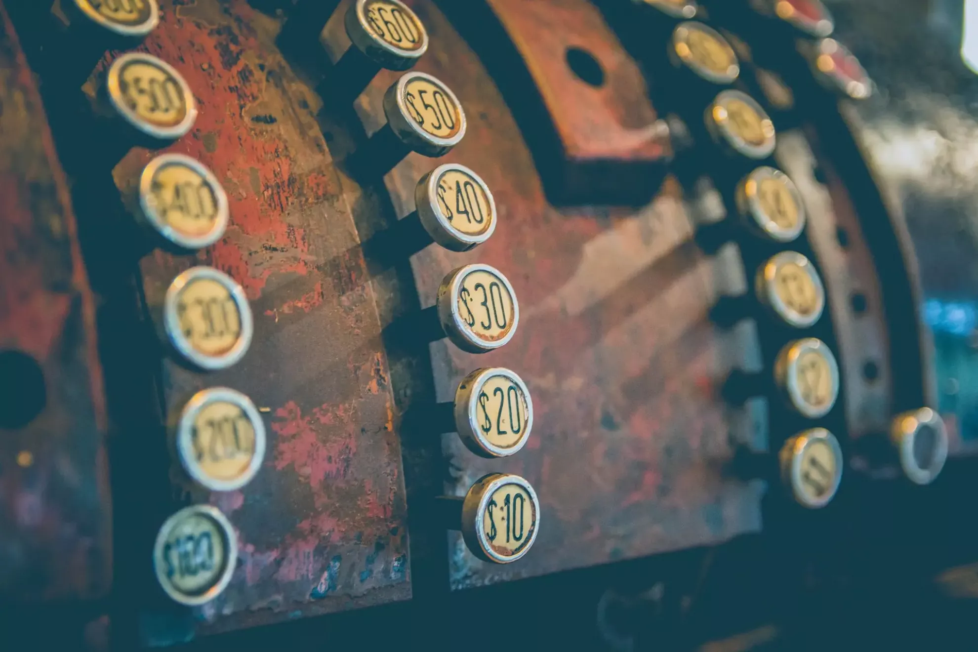 Considerations on estimating a software development project's budget